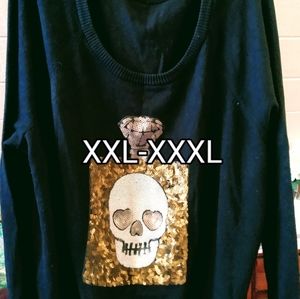 Sweatshirt like new with gold and skull on it